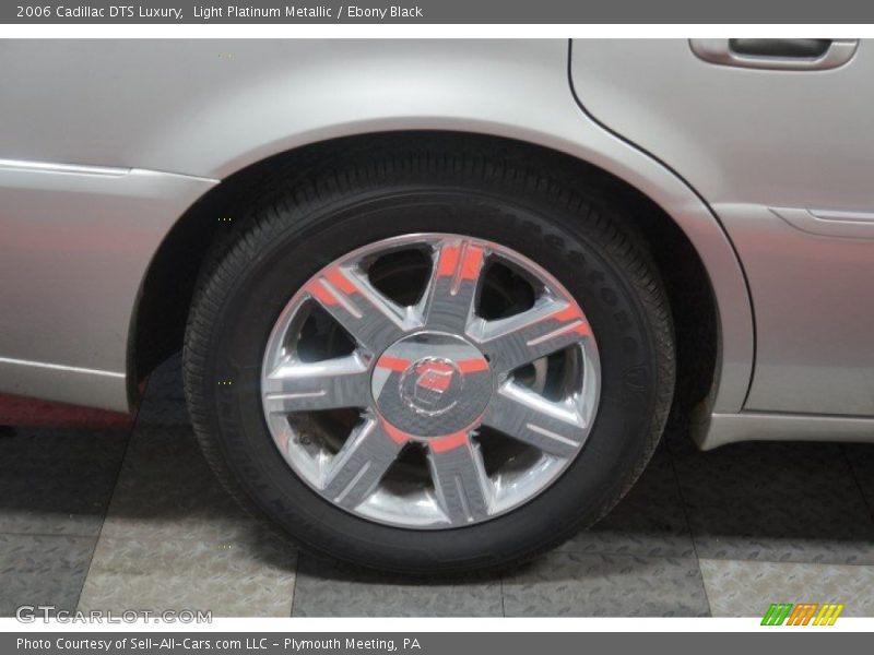 Light Platinum Metallic / Ebony Black 2006 Cadillac DTS Luxury