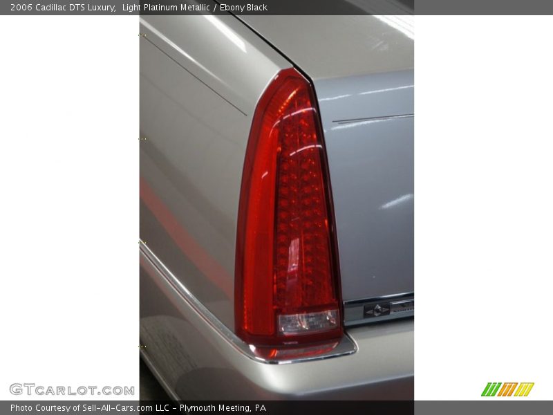 Light Platinum Metallic / Ebony Black 2006 Cadillac DTS Luxury