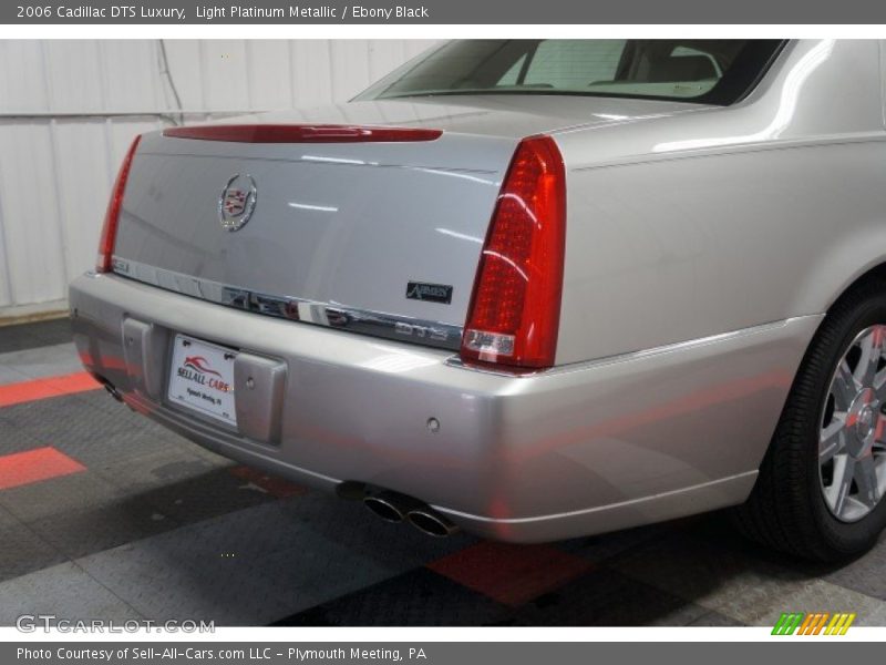 Light Platinum Metallic / Ebony Black 2006 Cadillac DTS Luxury