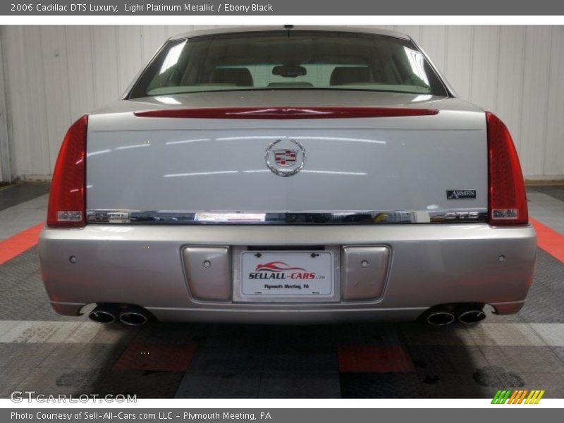 Light Platinum Metallic / Ebony Black 2006 Cadillac DTS Luxury