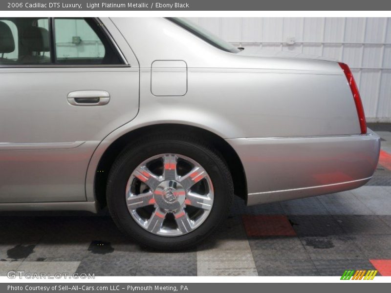 Light Platinum Metallic / Ebony Black 2006 Cadillac DTS Luxury