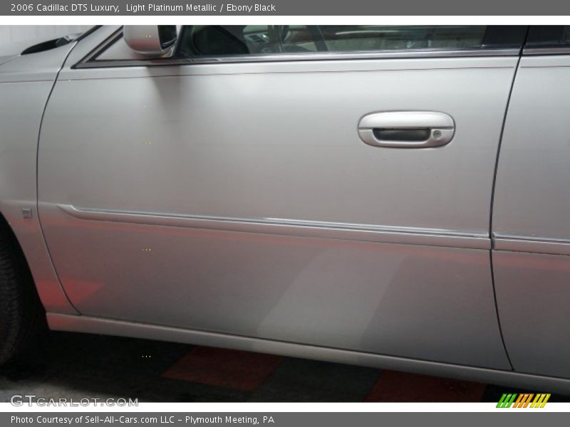 Light Platinum Metallic / Ebony Black 2006 Cadillac DTS Luxury