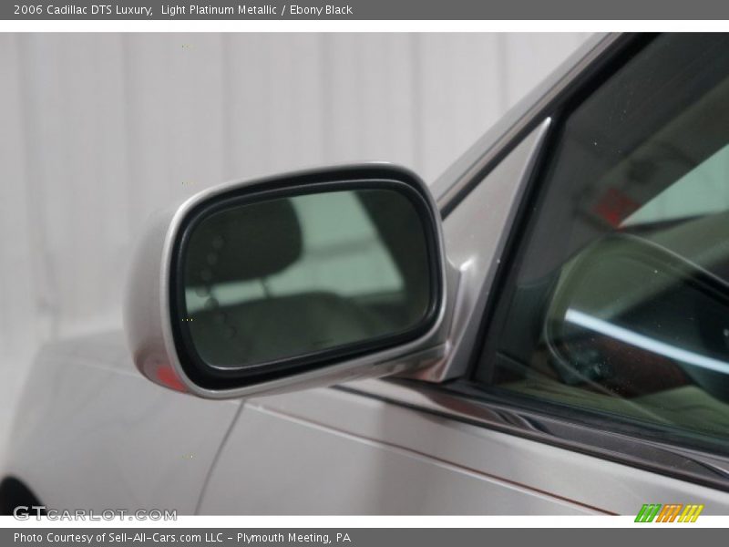 Light Platinum Metallic / Ebony Black 2006 Cadillac DTS Luxury