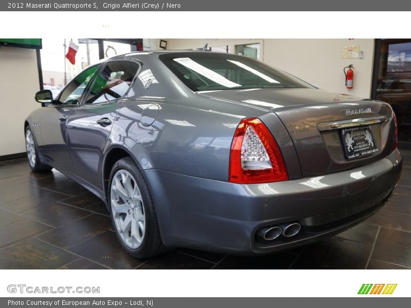 Grigio Alfieri (Grey) / Nero 2012 Maserati Quattroporte S