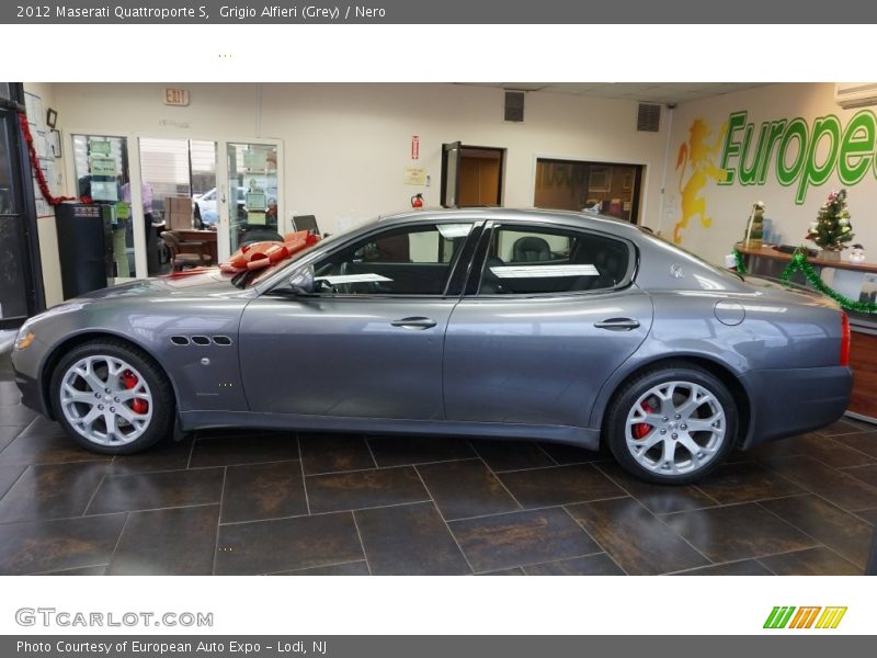 Grigio Alfieri (Grey) / Nero 2012 Maserati Quattroporte S