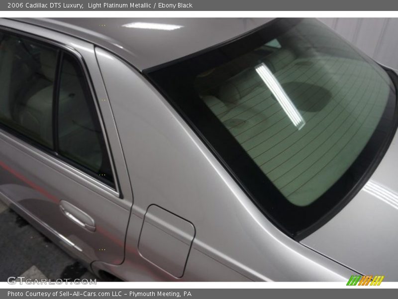 Light Platinum Metallic / Ebony Black 2006 Cadillac DTS Luxury