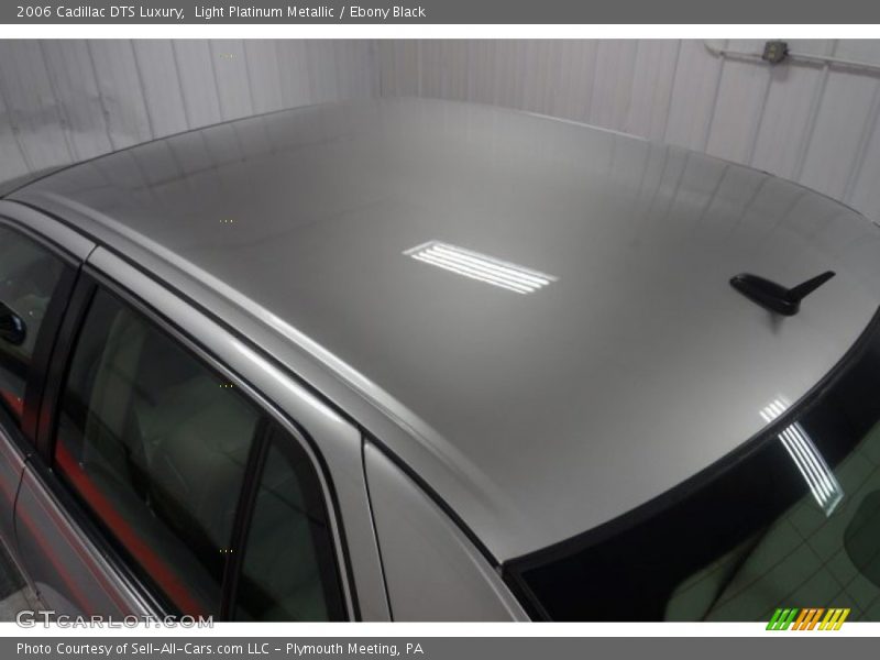Light Platinum Metallic / Ebony Black 2006 Cadillac DTS Luxury