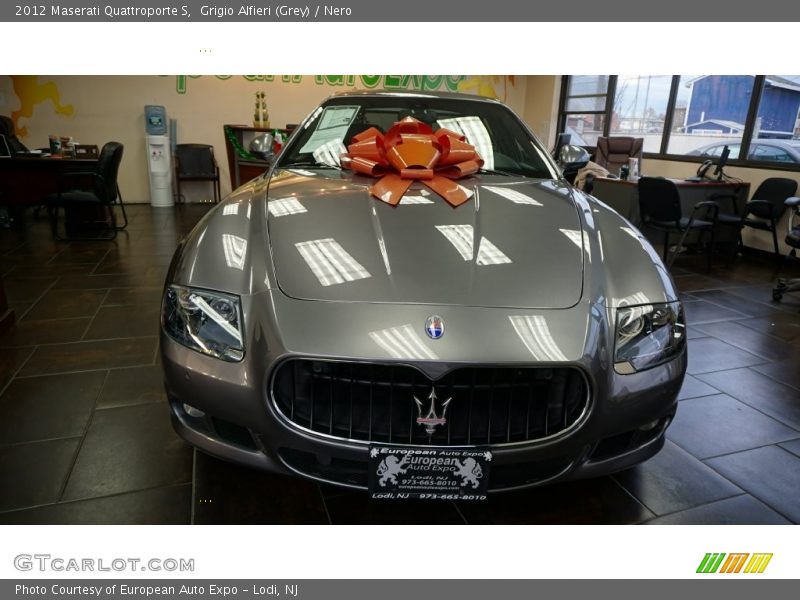 Grigio Alfieri (Grey) / Nero 2012 Maserati Quattroporte S