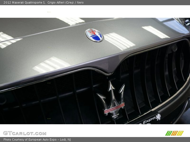 Grigio Alfieri (Grey) / Nero 2012 Maserati Quattroporte S