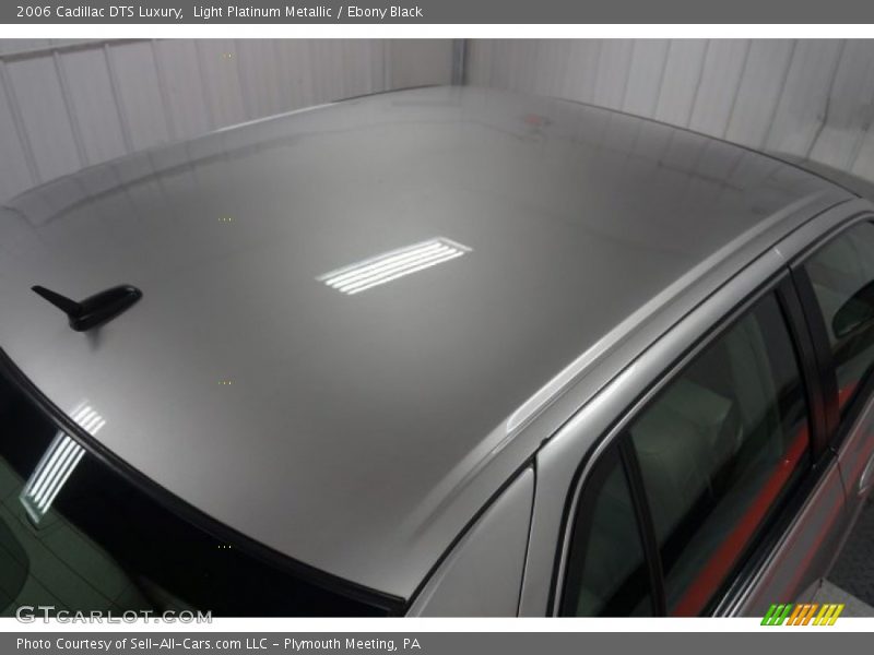 Light Platinum Metallic / Ebony Black 2006 Cadillac DTS Luxury