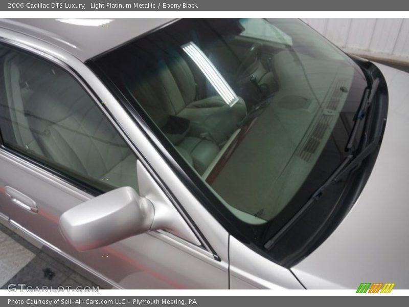 Light Platinum Metallic / Ebony Black 2006 Cadillac DTS Luxury
