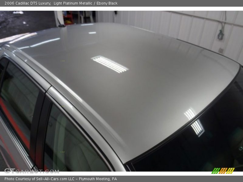 Light Platinum Metallic / Ebony Black 2006 Cadillac DTS Luxury