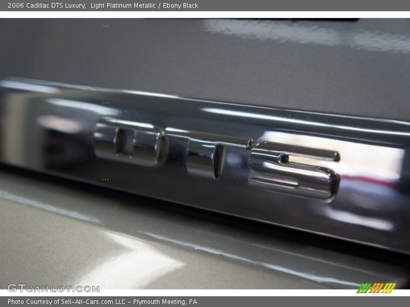 Light Platinum Metallic / Ebony Black 2006 Cadillac DTS Luxury