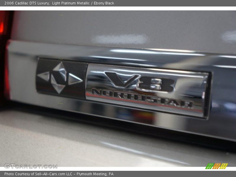 Light Platinum Metallic / Ebony Black 2006 Cadillac DTS Luxury