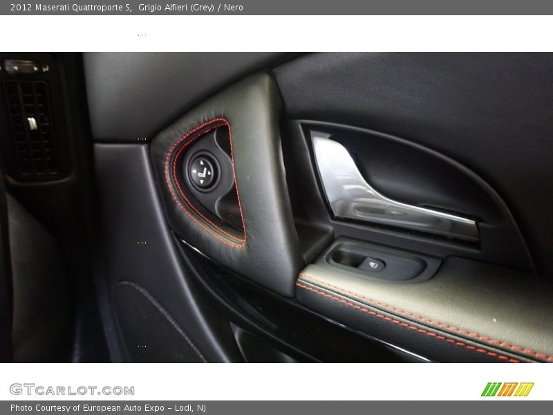 Grigio Alfieri (Grey) / Nero 2012 Maserati Quattroporte S