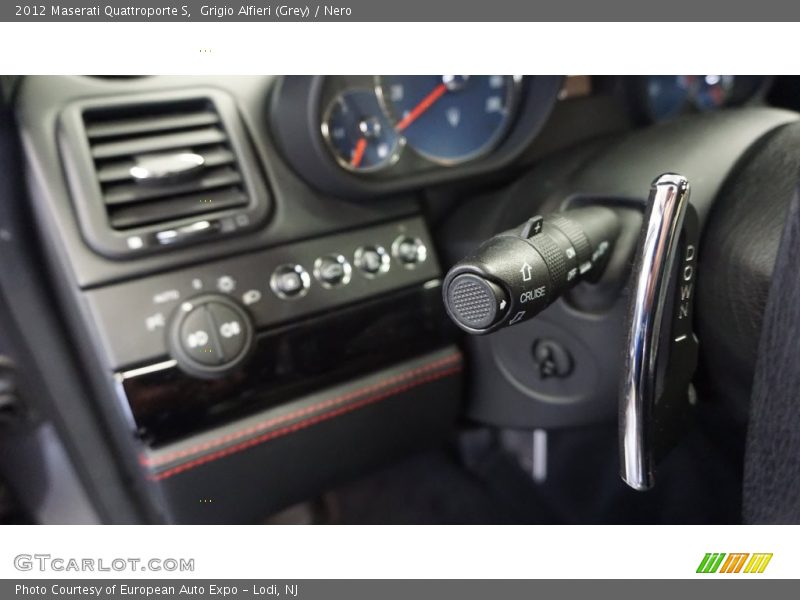 Grigio Alfieri (Grey) / Nero 2012 Maserati Quattroporte S