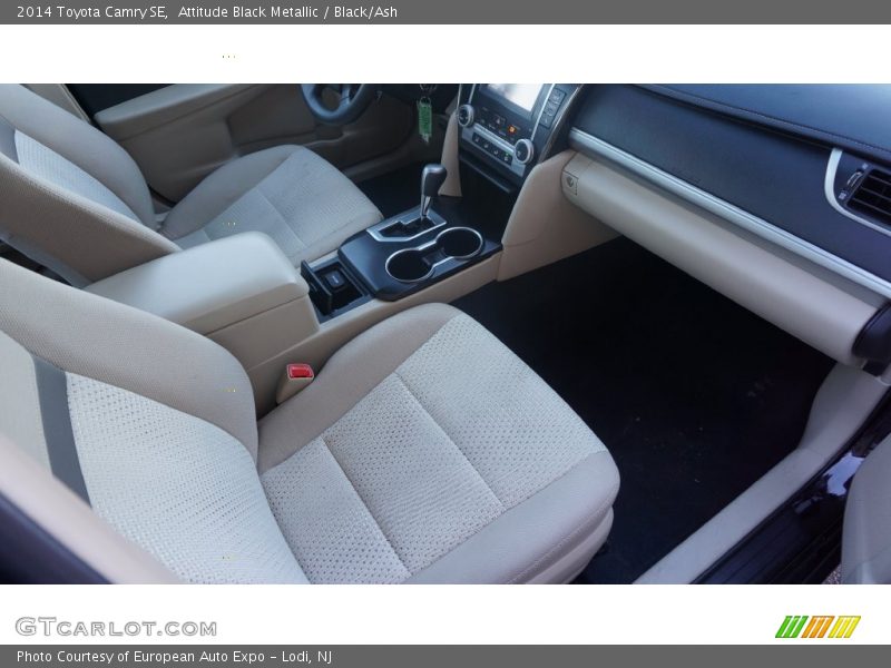 Attitude Black Metallic / Black/Ash 2014 Toyota Camry SE
