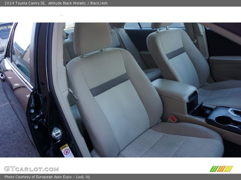 Attitude Black Metallic / Black/Ash 2014 Toyota Camry SE