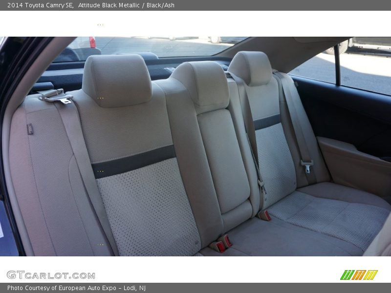 Attitude Black Metallic / Black/Ash 2014 Toyota Camry SE