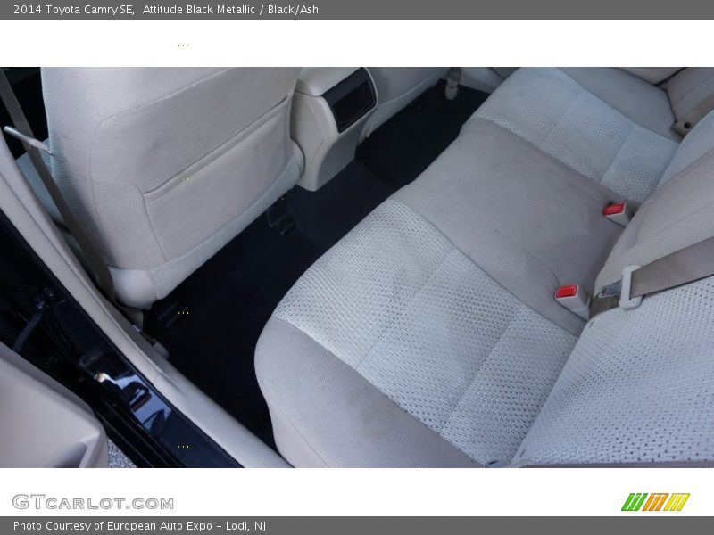 Attitude Black Metallic / Black/Ash 2014 Toyota Camry SE