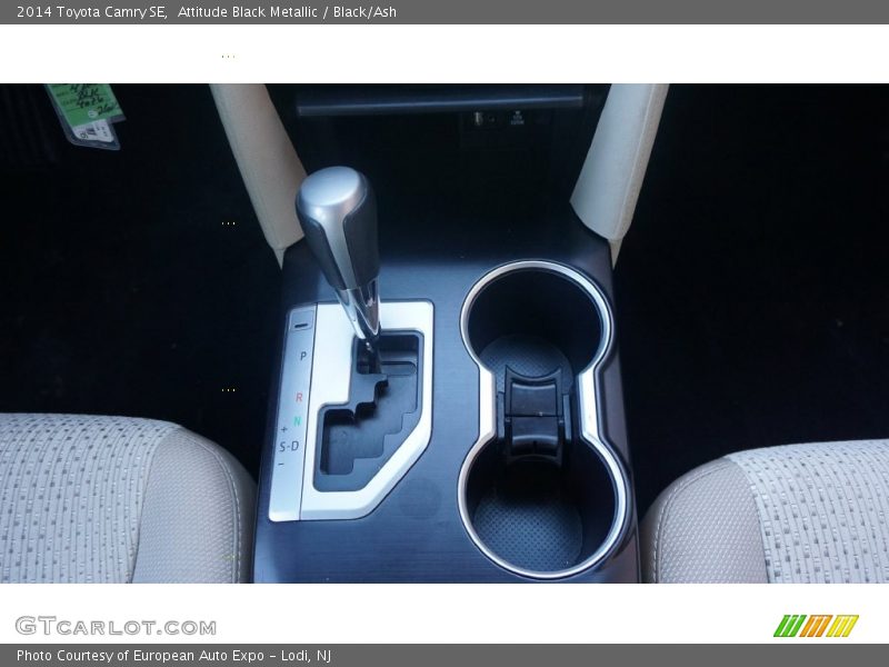 Attitude Black Metallic / Black/Ash 2014 Toyota Camry SE