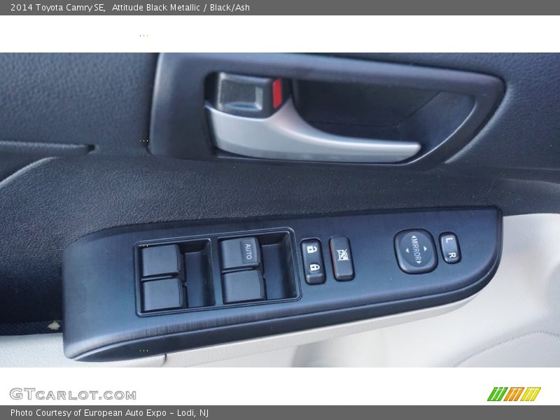 Attitude Black Metallic / Black/Ash 2014 Toyota Camry SE