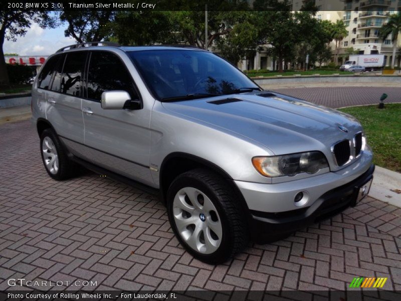 Front 3/4 View of 2002 X5 3.0i