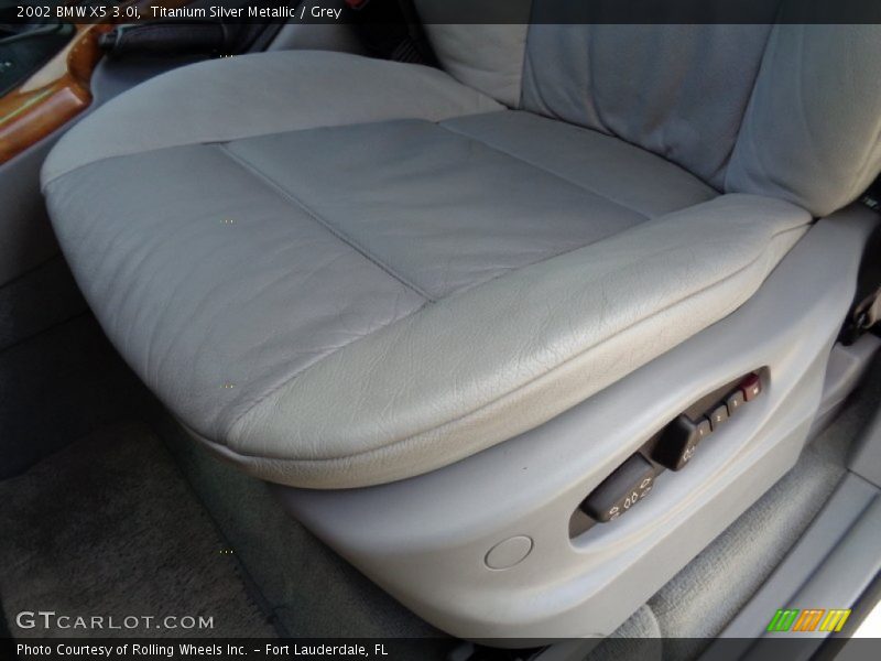 Titanium Silver Metallic / Grey 2002 BMW X5 3.0i