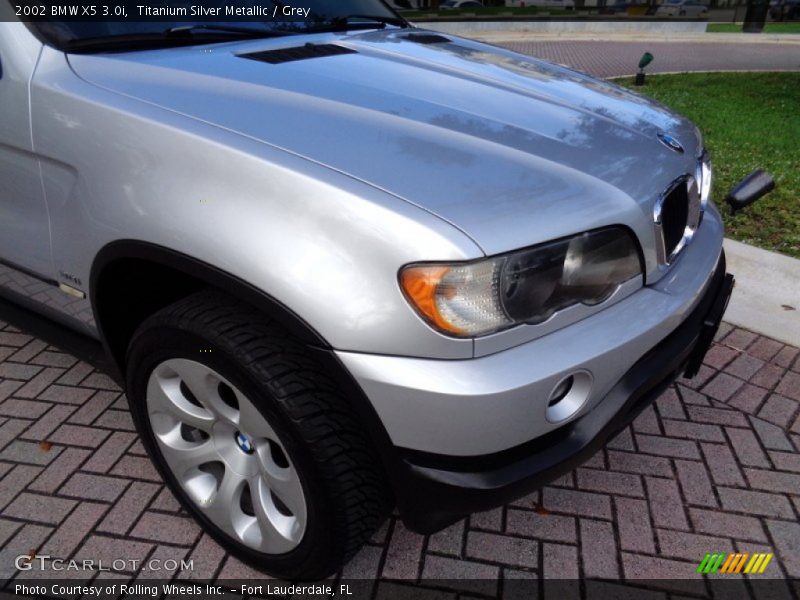 Titanium Silver Metallic / Grey 2002 BMW X5 3.0i