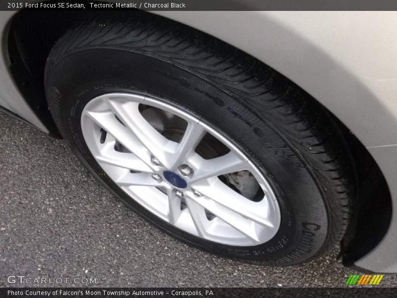 Tectonic Metallic / Charcoal Black 2015 Ford Focus SE Sedan