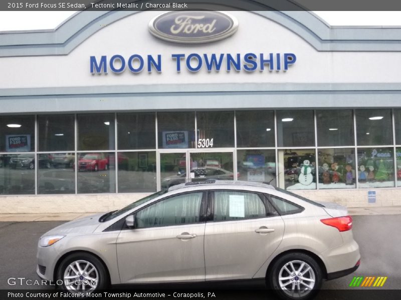 Tectonic Metallic / Charcoal Black 2015 Ford Focus SE Sedan