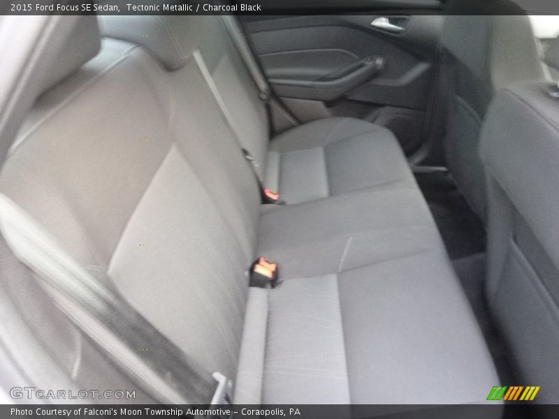 Tectonic Metallic / Charcoal Black 2015 Ford Focus SE Sedan