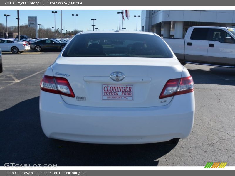 Super White / Bisque 2010 Toyota Camry LE