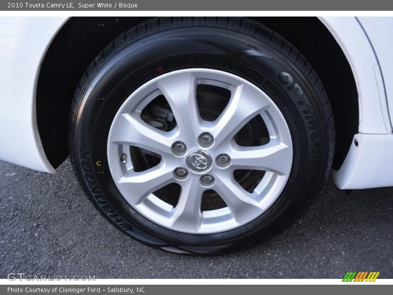 Super White / Bisque 2010 Toyota Camry LE