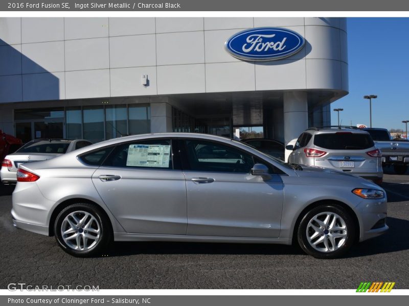 Ingot Silver Metallic / Charcoal Black 2016 Ford Fusion SE