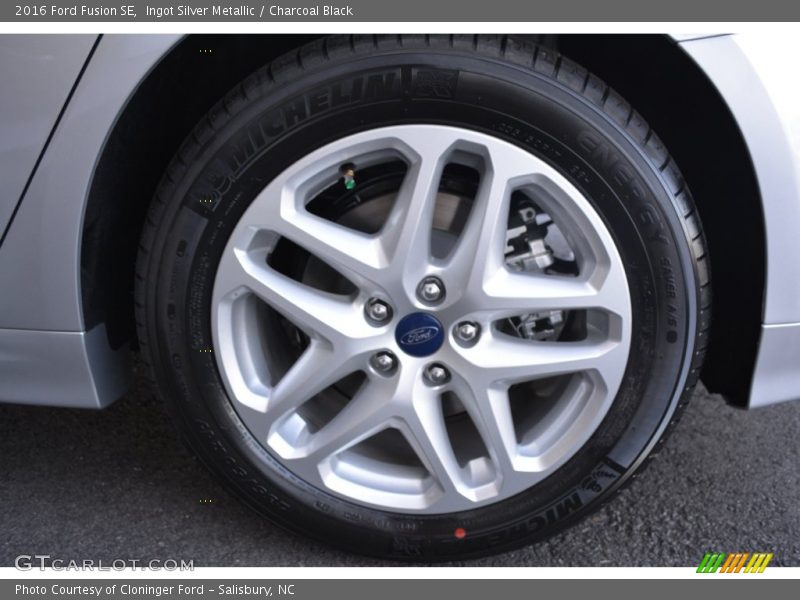 Ingot Silver Metallic / Charcoal Black 2016 Ford Fusion SE