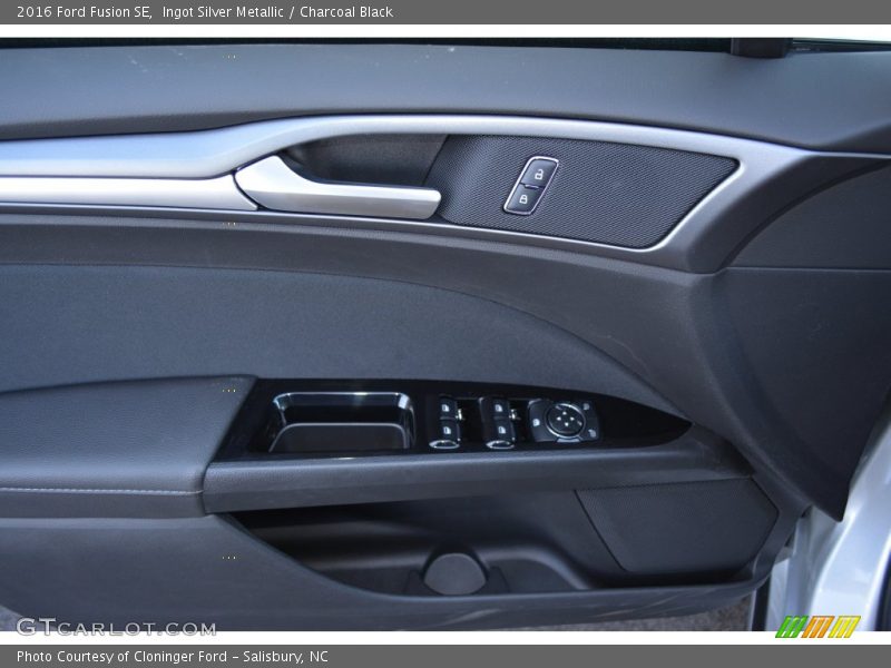 Ingot Silver Metallic / Charcoal Black 2016 Ford Fusion SE