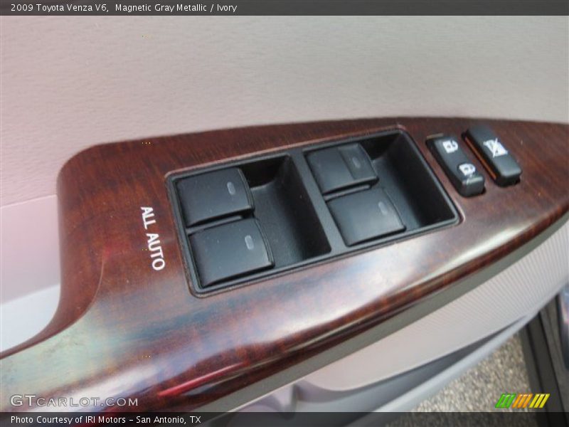 Magnetic Gray Metallic / Ivory 2009 Toyota Venza V6