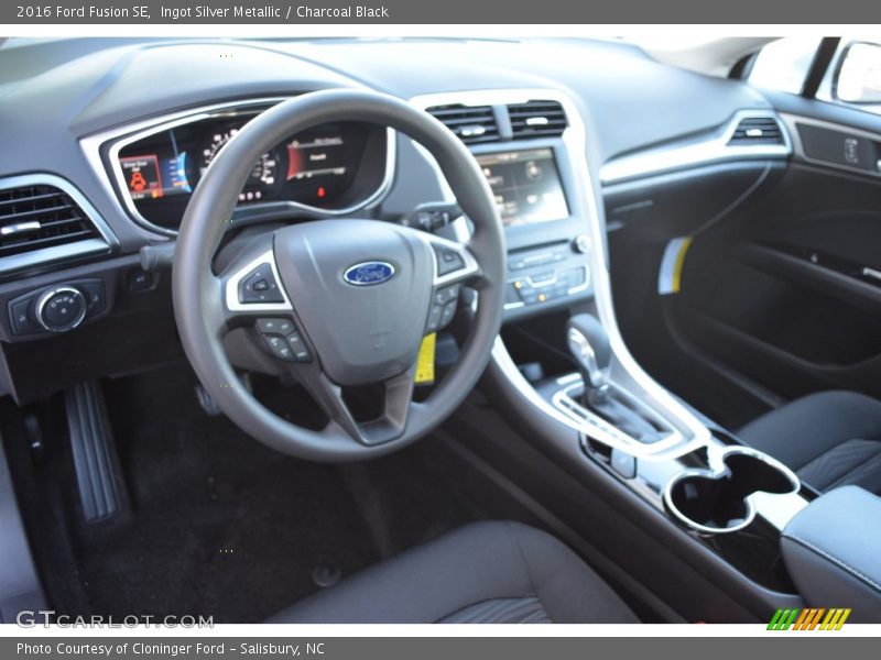 Ingot Silver Metallic / Charcoal Black 2016 Ford Fusion SE