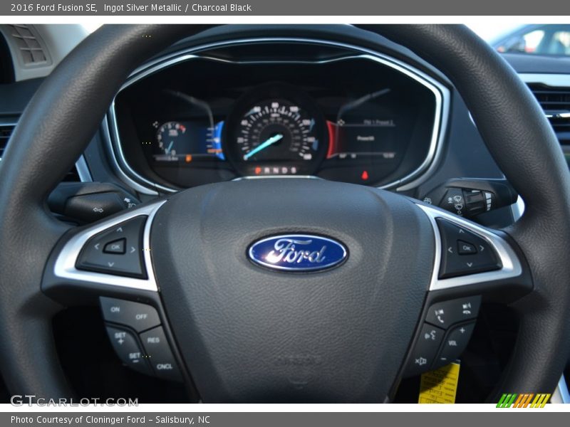 Ingot Silver Metallic / Charcoal Black 2016 Ford Fusion SE