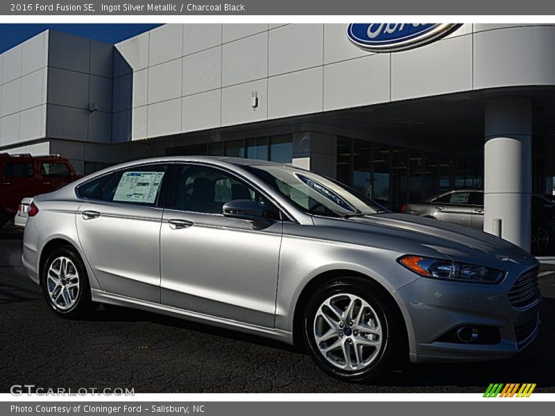 Ingot Silver Metallic / Charcoal Black 2016 Ford Fusion SE