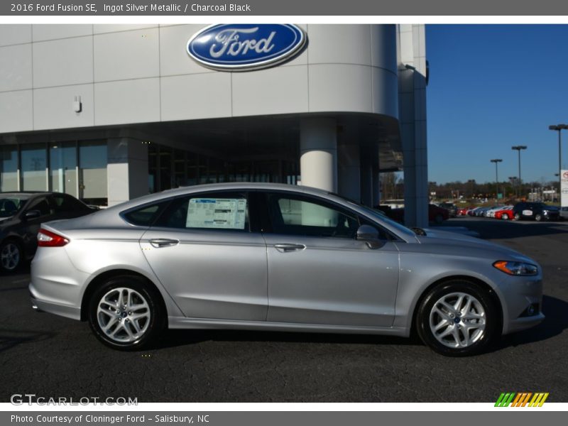 Ingot Silver Metallic / Charcoal Black 2016 Ford Fusion SE