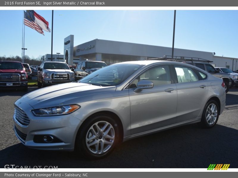 Ingot Silver Metallic / Charcoal Black 2016 Ford Fusion SE