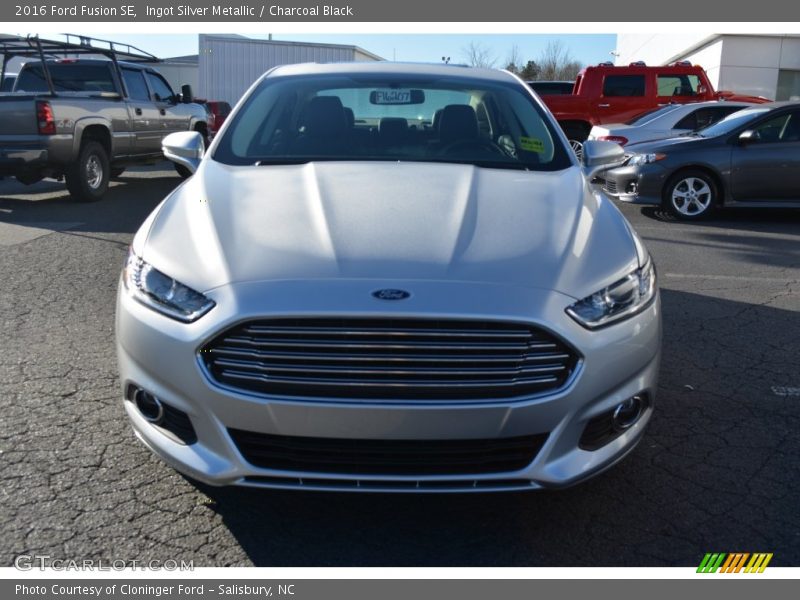 Ingot Silver Metallic / Charcoal Black 2016 Ford Fusion SE