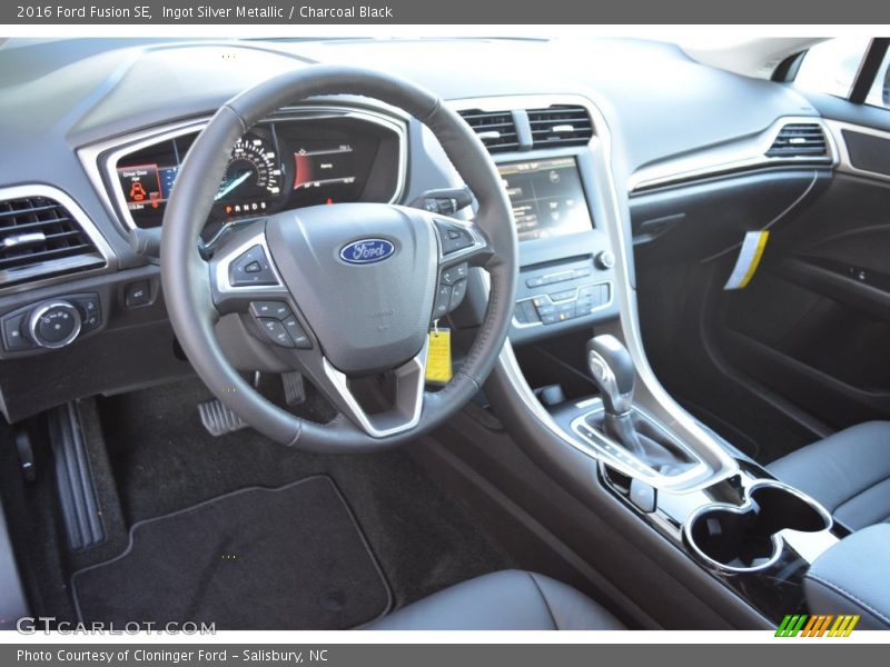 Ingot Silver Metallic / Charcoal Black 2016 Ford Fusion SE