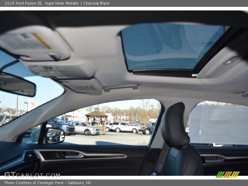 Ingot Silver Metallic / Charcoal Black 2016 Ford Fusion SE