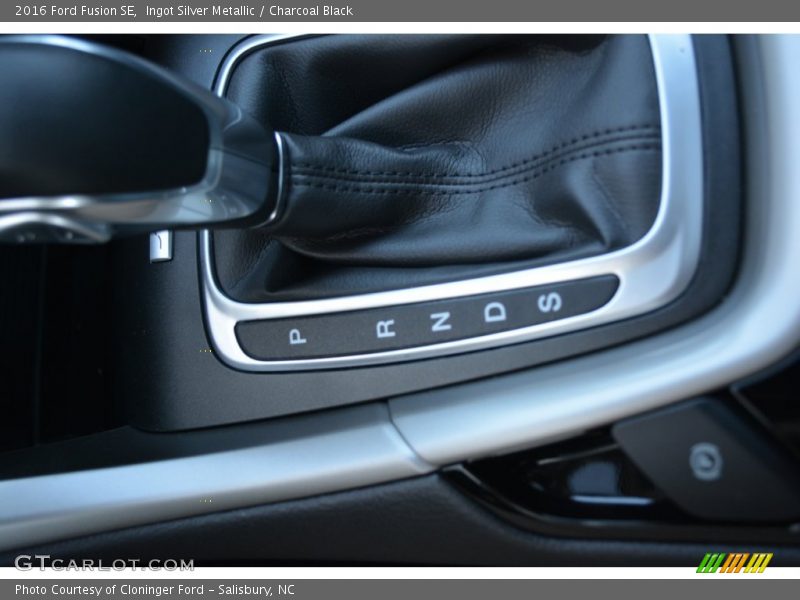 Ingot Silver Metallic / Charcoal Black 2016 Ford Fusion SE