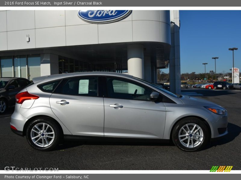 Ingot Silver / Charcoal Black 2016 Ford Focus SE Hatch