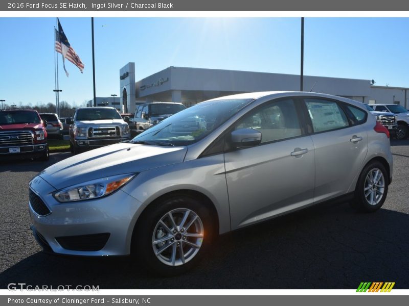 Ingot Silver / Charcoal Black 2016 Ford Focus SE Hatch