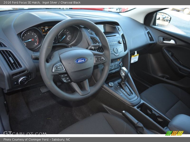 Ingot Silver / Charcoal Black 2016 Ford Focus SE Hatch